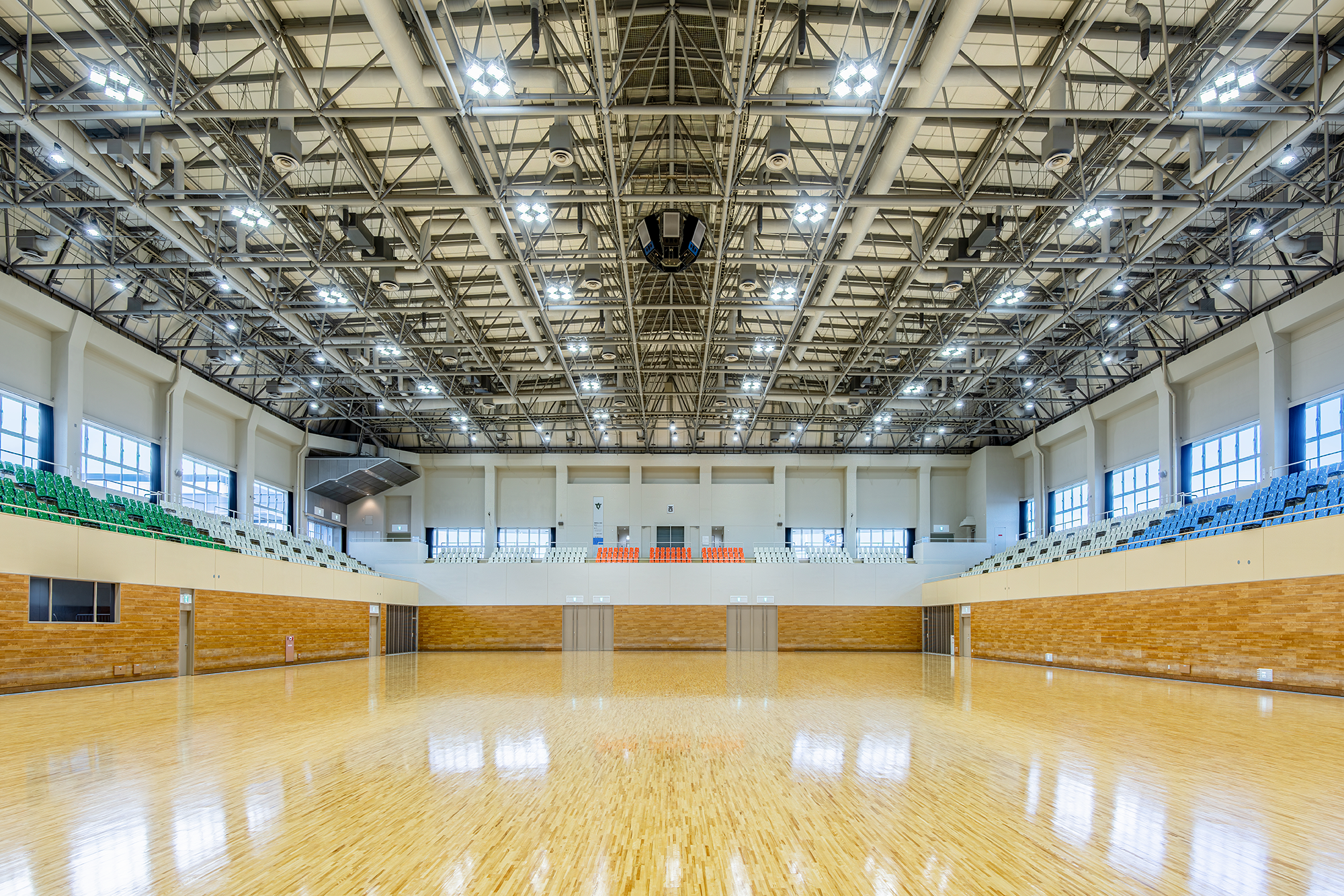 広々としたメインアリーナ