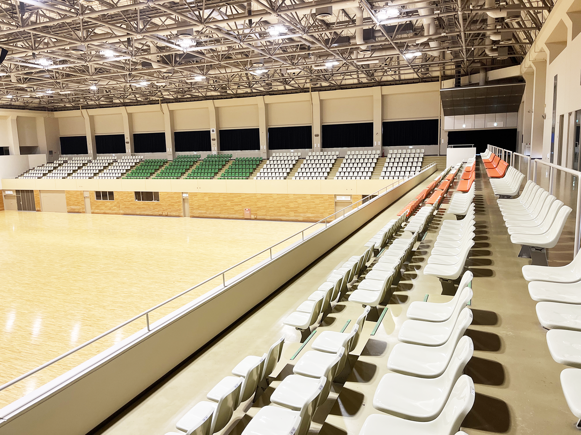 ２階観客席から