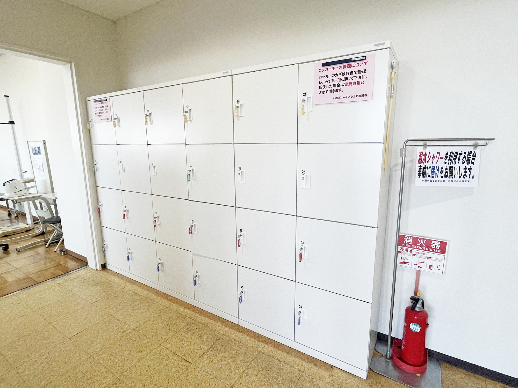 入り口にロッカーがあります