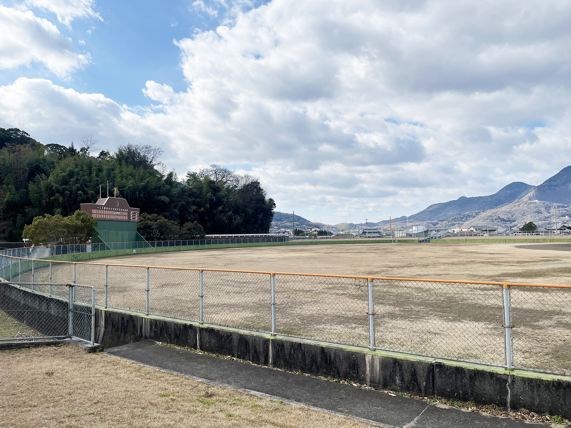 野球場グラウンドレフトスタンドから