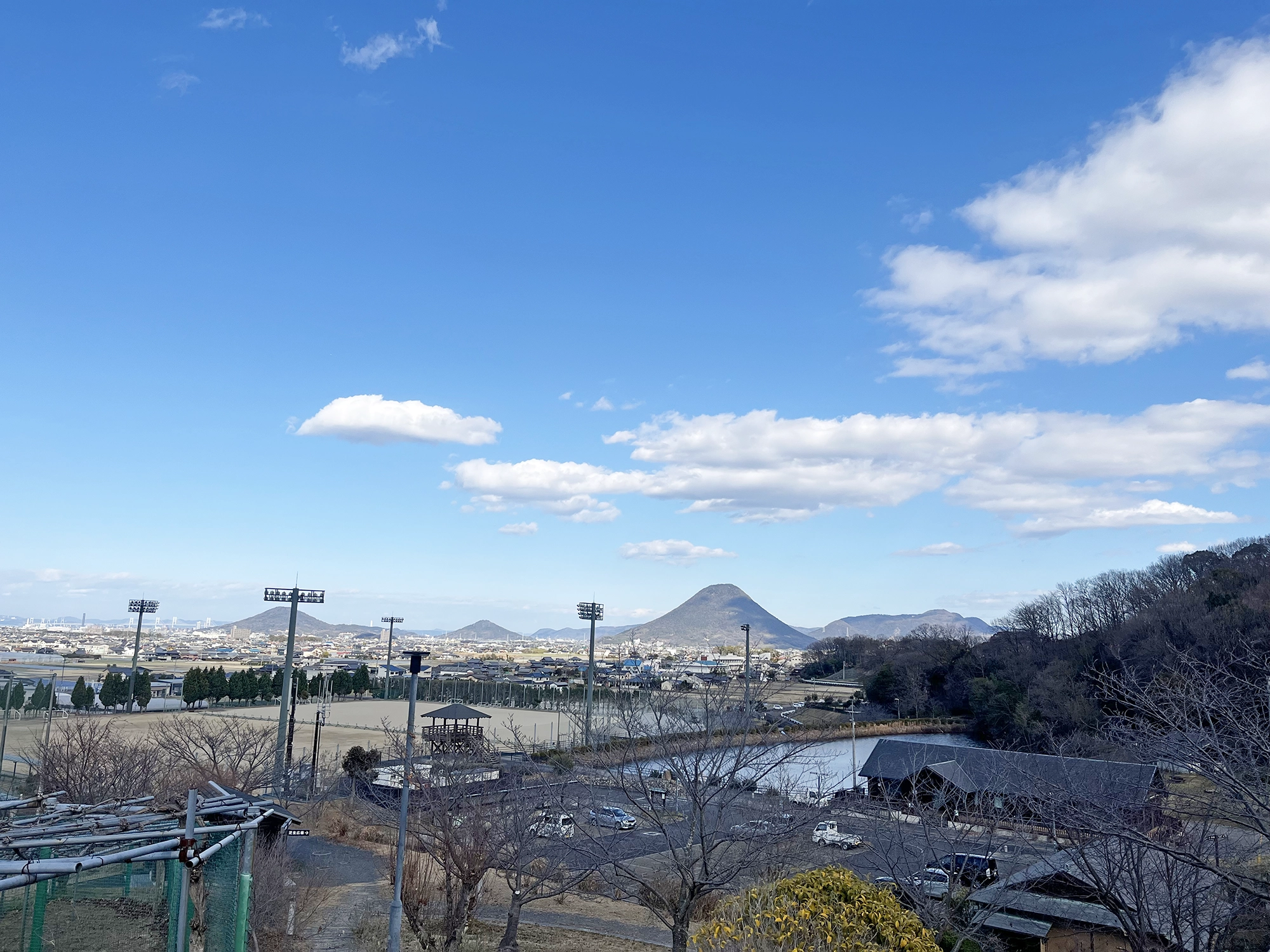 展望台からは飯野山が綺麗に見えます