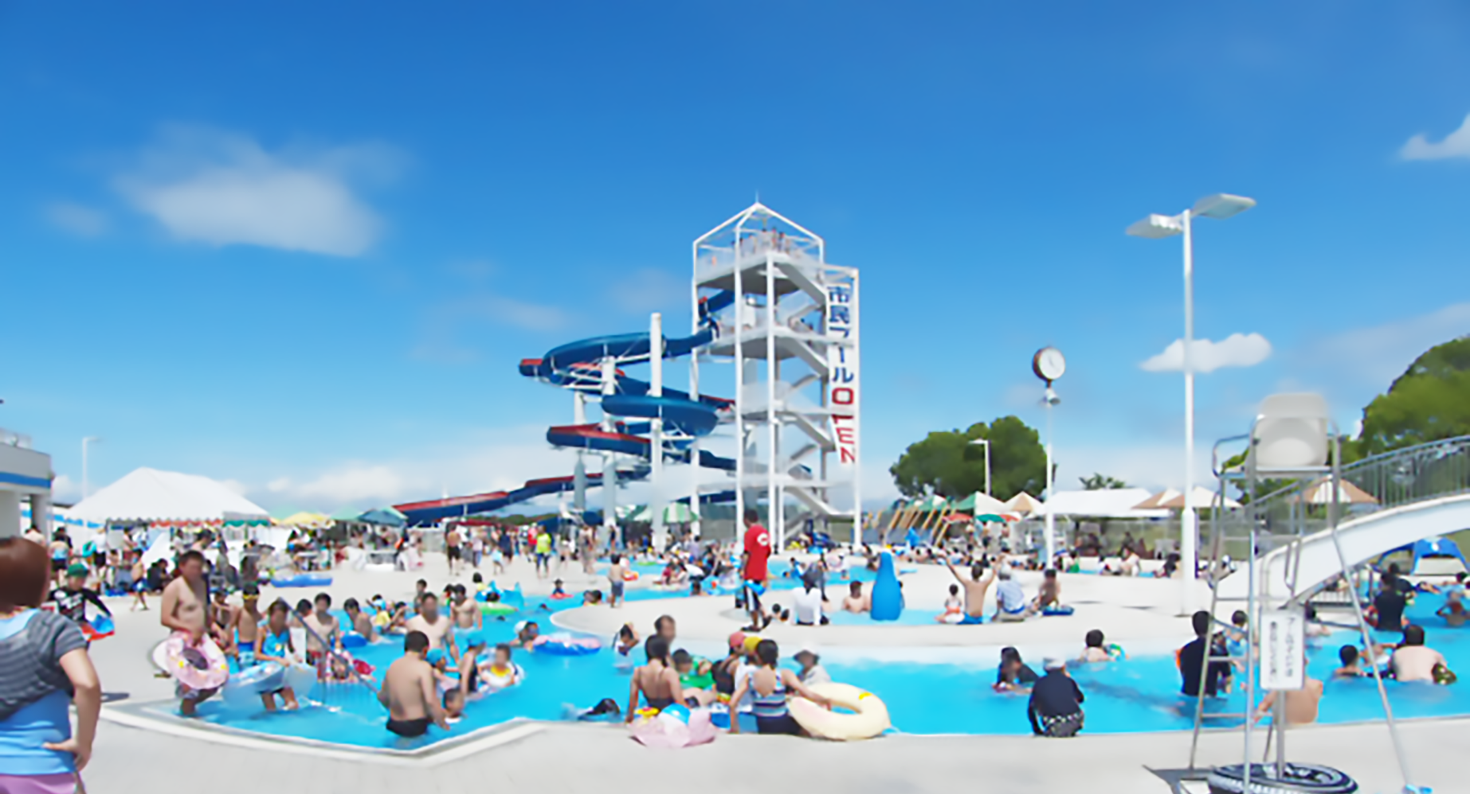 ランドマークのスパイラルウォータースライダー