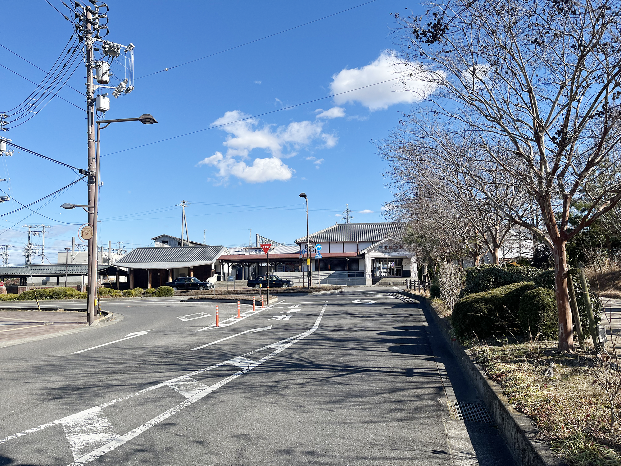 善通寺駅前ロータリーを右折します