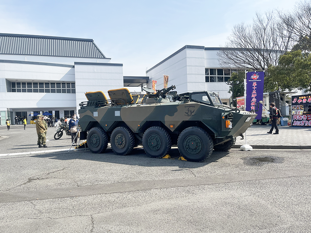 自衛隊香川地方協力本部の方々がエントランスに登場!